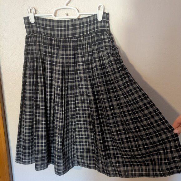 Paper Crown | Plaid Skirt - Picture 2 of 4